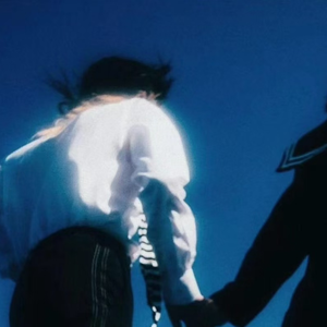 粉嫩虎白女-丝不挂
